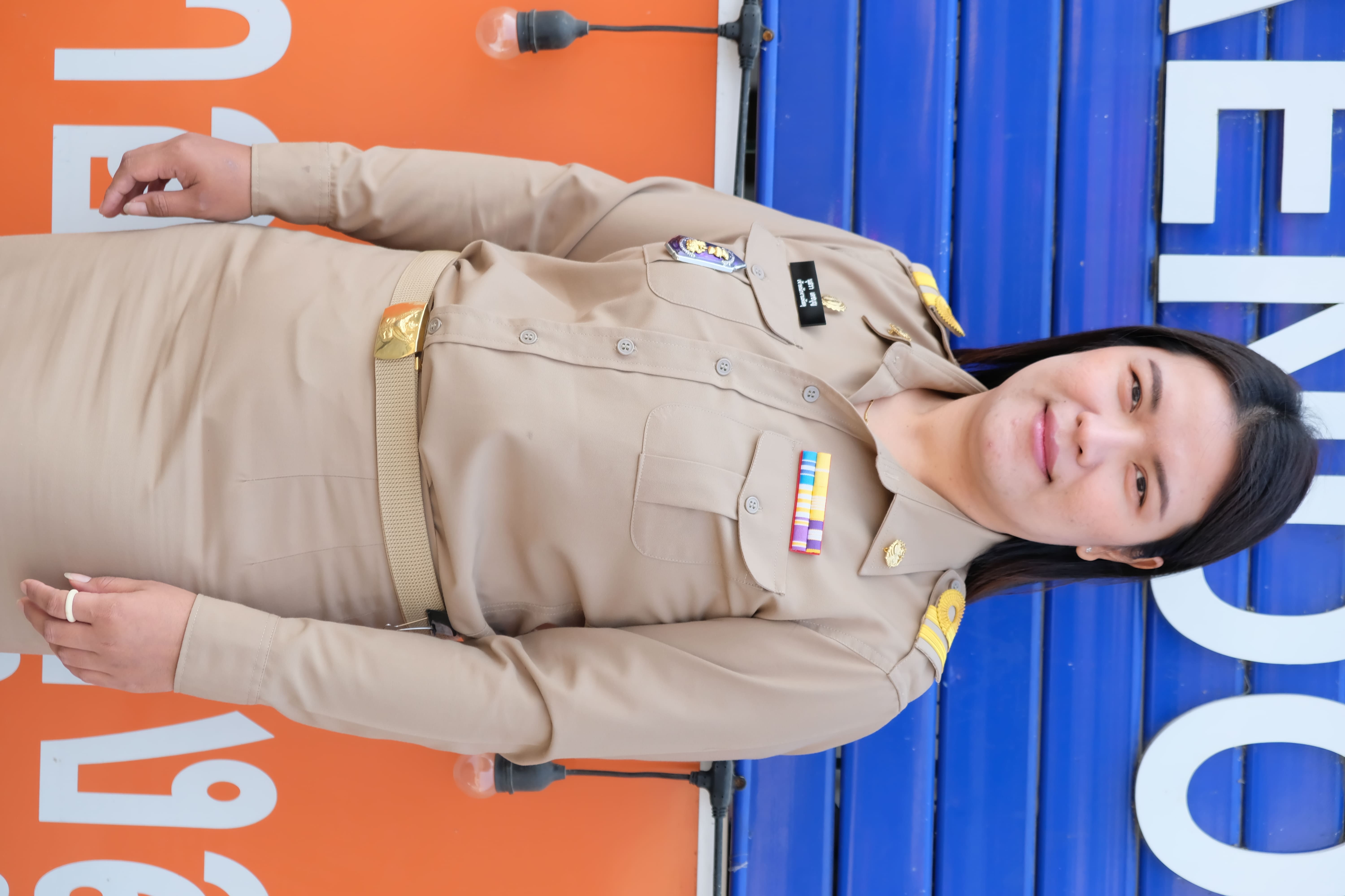 นางนุสรา  เดชบุญ