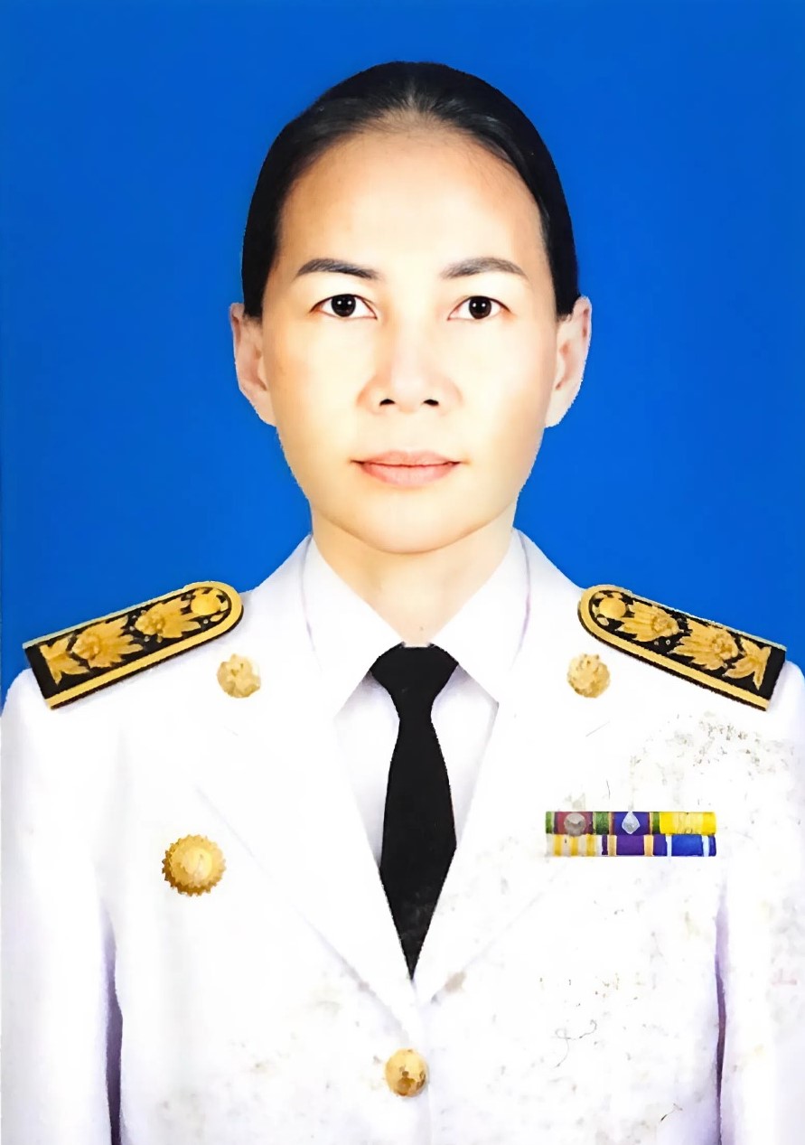 นางสาวบุญญาพร  ลัทธิ